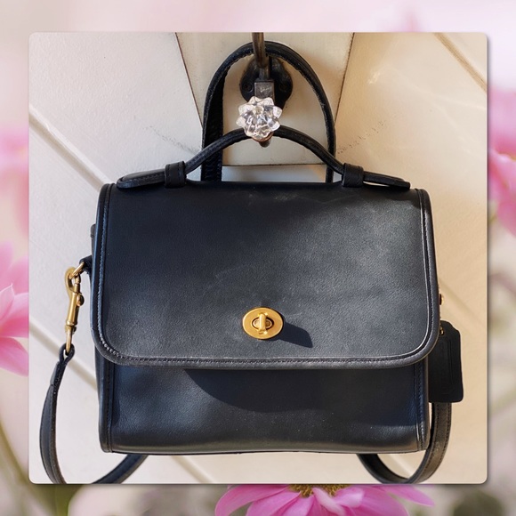 Coach Handbags - VINTAGE COACH CLASSIC CROSSBODY COURT BAG 9870